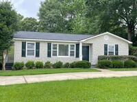 Building Photo - Charming Watkinsville Home Available