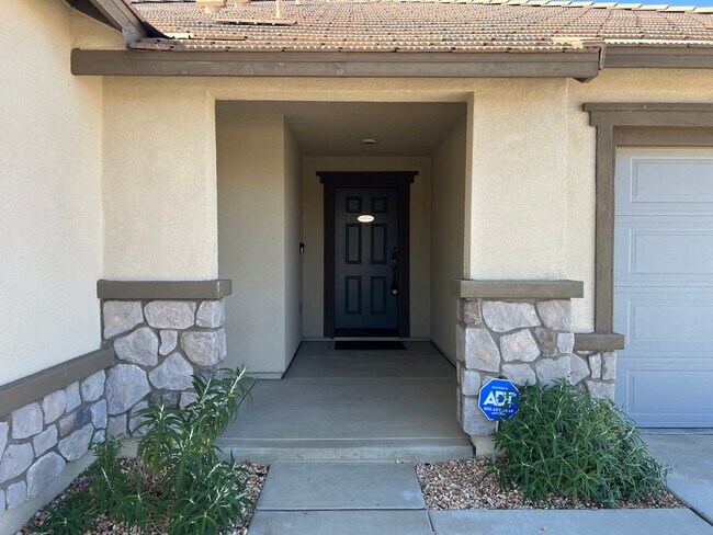 Building Photo - 3 Bedroom Plus Bonus Room Single Family Ho...