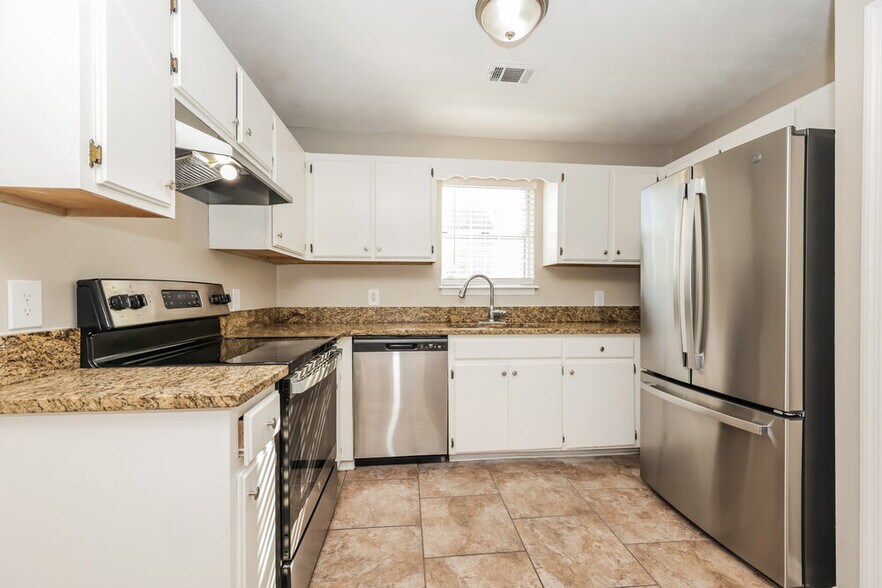 Building Photo - 4104 Pepperwood Dr