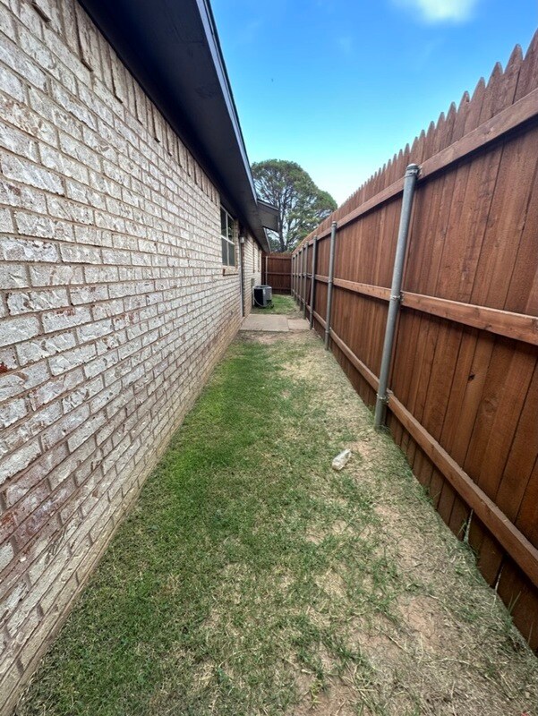 Building Photo - 4424 75th Dr