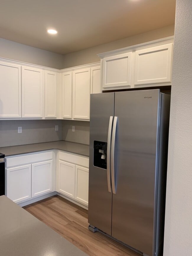 Building Photo - 3 Bed / 2.5 Bath Townhome with Attached Garage in NE Ft. Collins