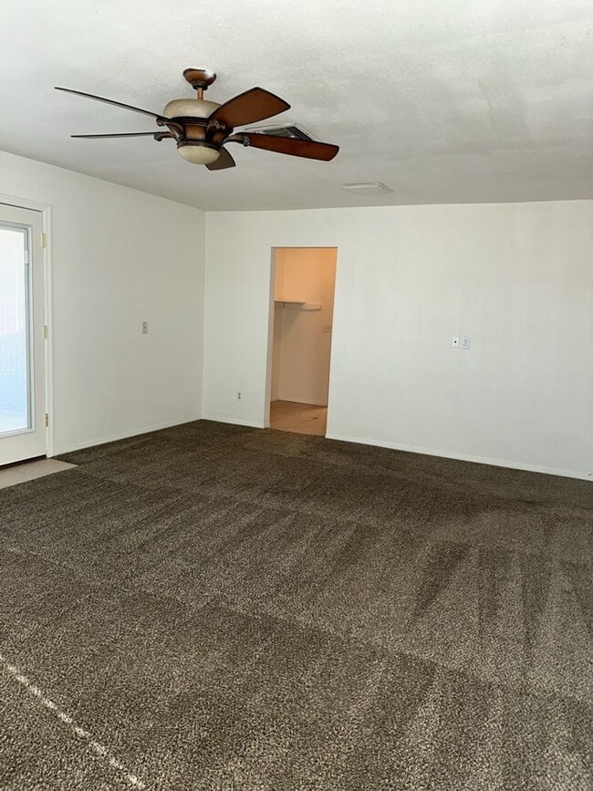Building Photo - Unfurnished Full Time