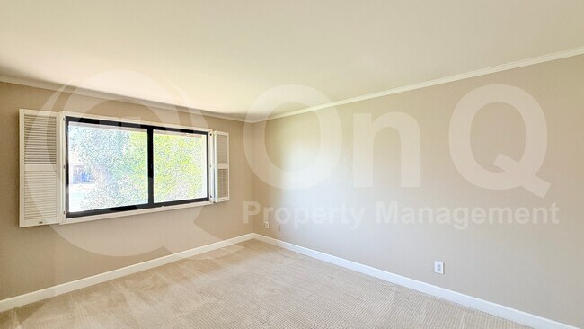 Building Photo - 3821 S Kenwood Ln