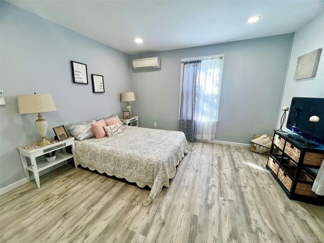 Building Photo - 126 W Main St