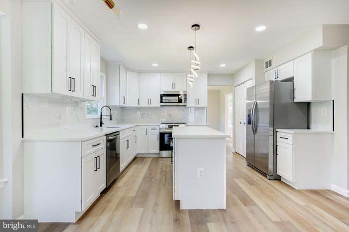 Building Photo - 3520 Golden Hill Dr