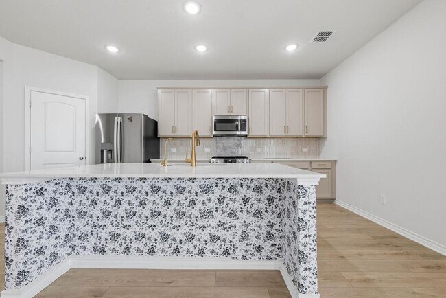 Building Photo - 245 Leeland Dr