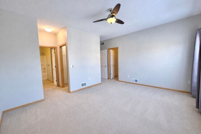 Building Photo - Gorgeous 2bed 2bath Townhome in Bailey’s Arbor