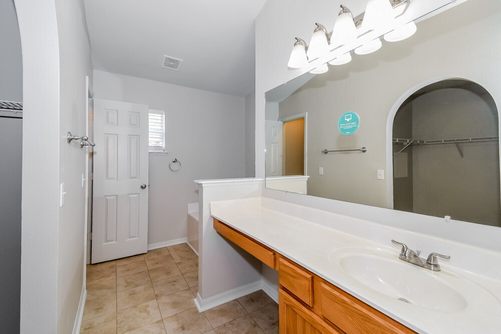 Building Photo - 7428 Prosperity Park Rd N