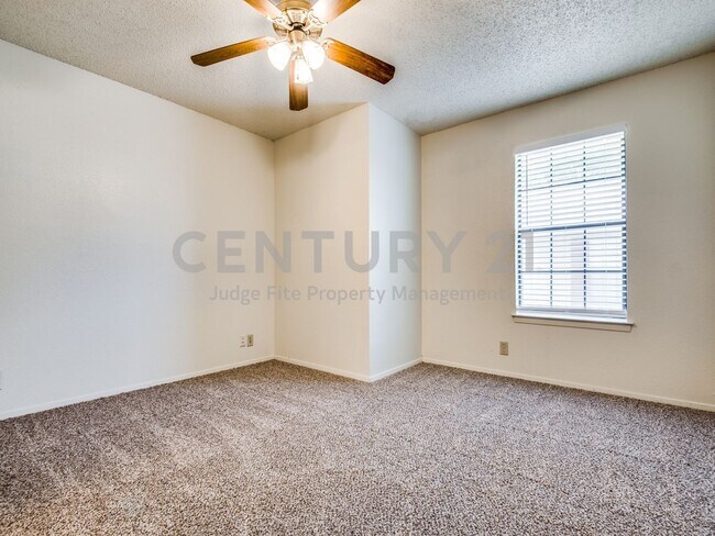 Building Photo - LAST 2 MONTHS RENT FREE!!! Great 2-Story 2/2.5 Condo Close to UNT For Rent!