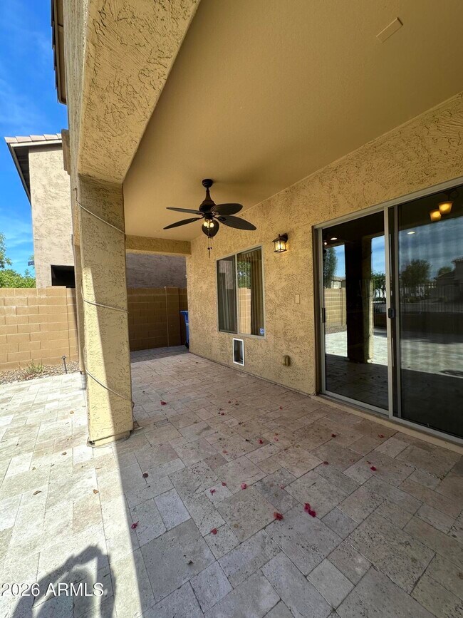 Building Photo - 2138 W Marconi Ave