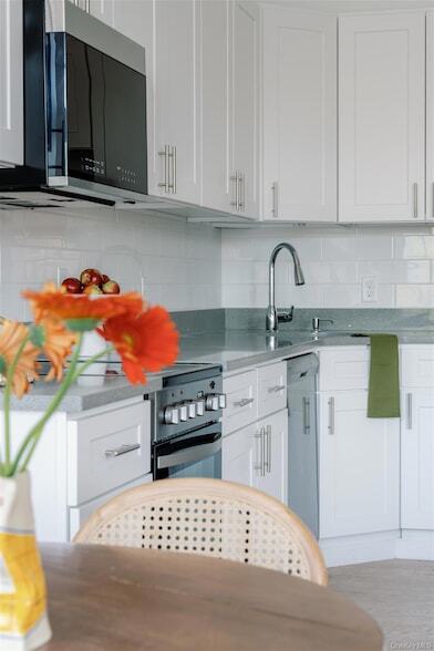 Building Photo - 155 S River St