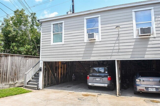 Building Photo - 2722 Wroxton Rd