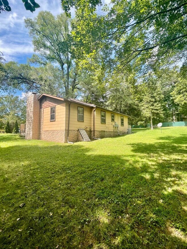 Building Photo - 2 Bed, 1 Bath Home in Arden, $1825