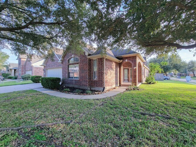 Building Photo - Fantastic looking 4 bedroom and 2 bathroom home in a great neighborhood nestled in the heart of S...