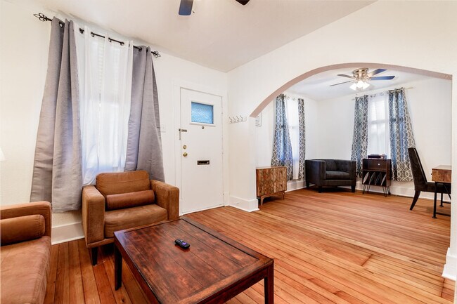 Building Photo - 1304 Dammert Ave