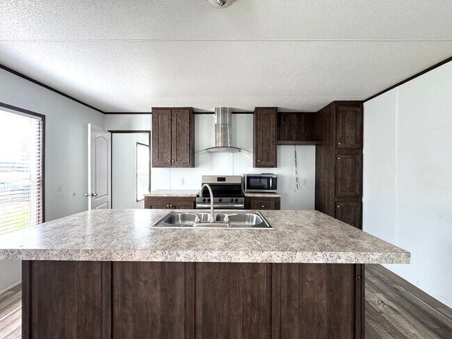 Building Photo - 16206 Wood Dr