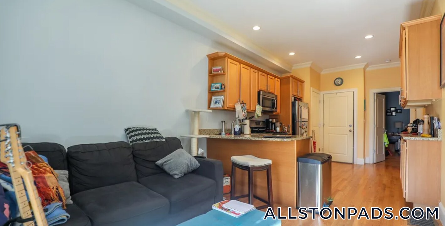 Building Photo - 27 Lothrop St