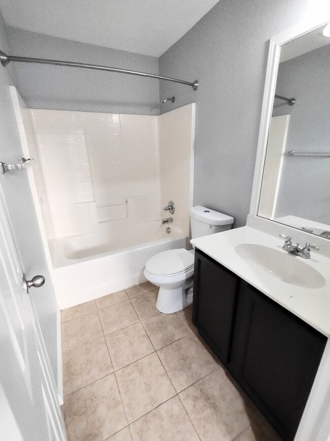 Building Photo - Beautiful home in nice neighborhood