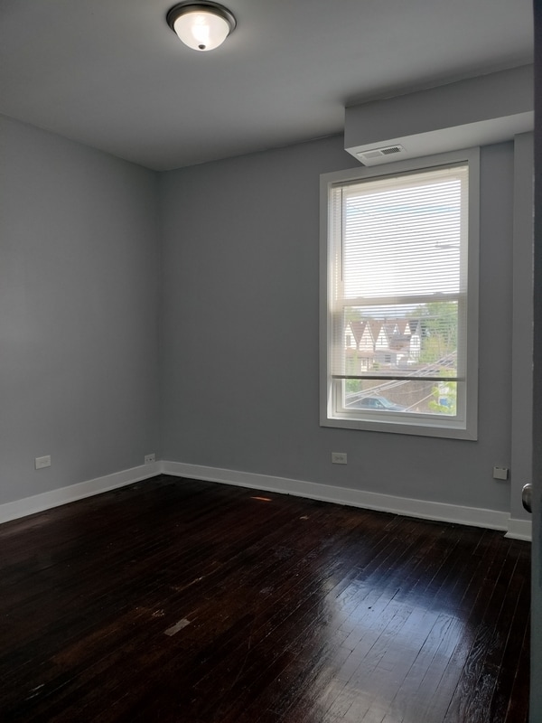 Building Photo - 1413 W 66th St