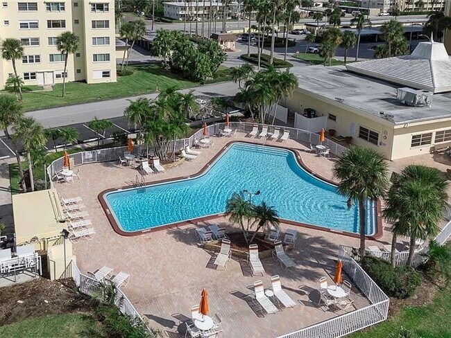 Building Photo - 10th FLR 2B/2BA Waterfront with Panoramic Intercoastal Views in 55+ Community