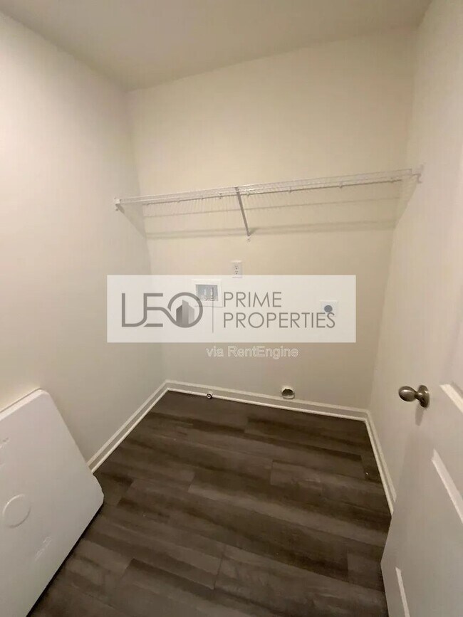 Building Photo - 976 Feldman Chase