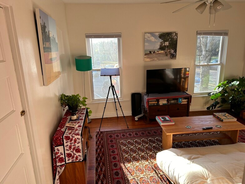 Building Photo - 3005 Huntingdon Ave