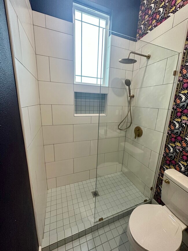 Building Photo - 1019 Steves Ave