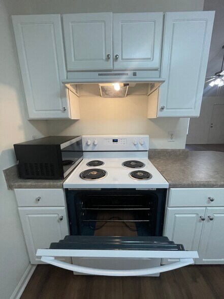 Building Photo - 1547 Cedar Rock Church Rd