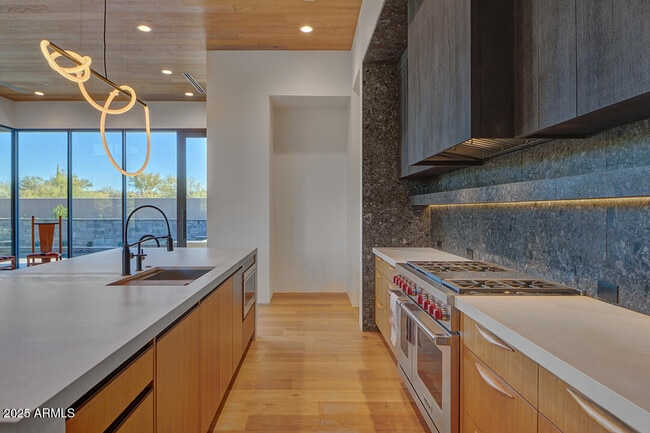 Building Photo - 10249 E Joy Ranch Rd