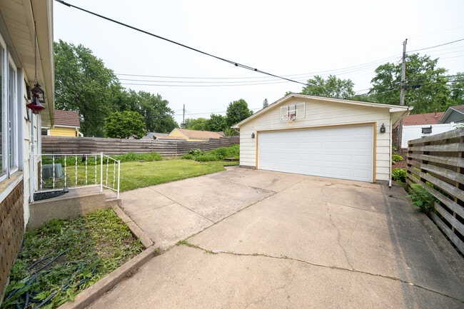 Building Photo - 4721 Chatham Rd