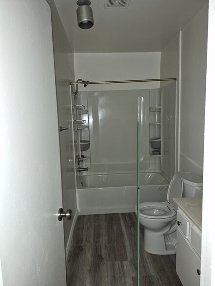 Bathroom - 5545 Lindley Ave