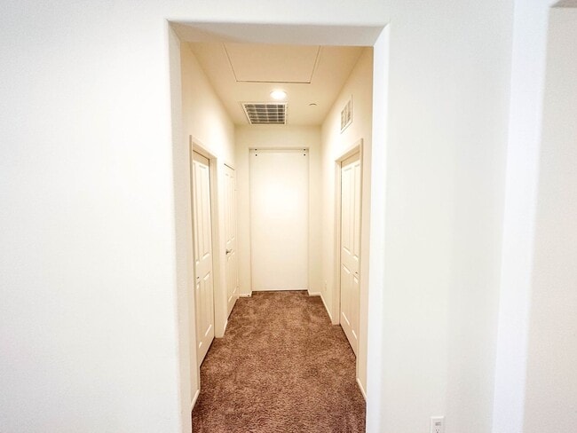 Building Photo - COMING SOON! * RARE OPPORTUNITY * SENIOR (55+) ROOM FOR RENT IN PRISTINE GATED COMMUNITY IN MENIFEE!