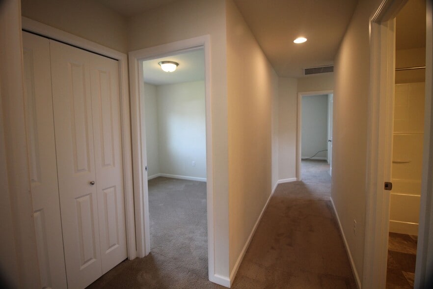 Building Photo - 3721 202nd Pl E