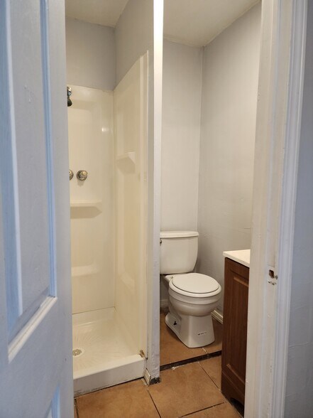 Bathroom - 396 Norton St