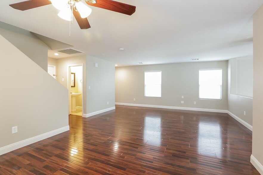 Building Photo - 11124 Verismo St