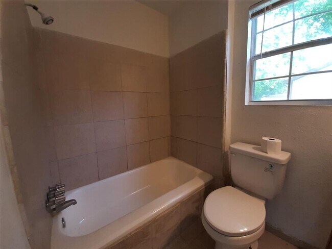 Building Photo - 10322 Rosehaven Dr