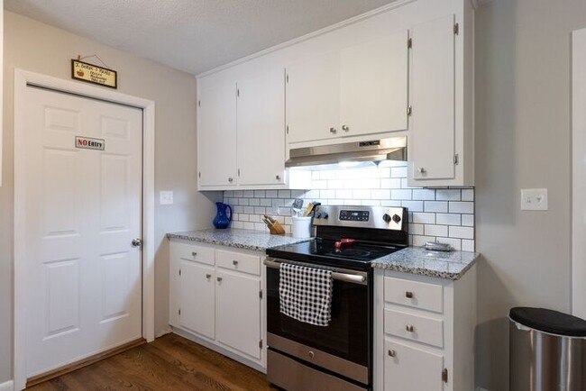 Building Photo - 294 Lemont Dr