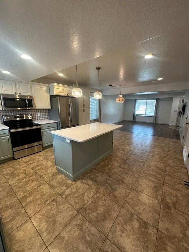 Building Photo - 3 Bed | 2.5 Bath Home in South Weber – Ready for Move-In!