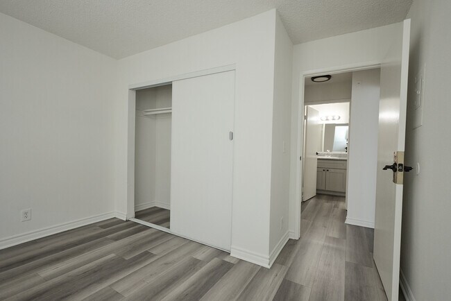 Building Photo - 943 Elden Ave