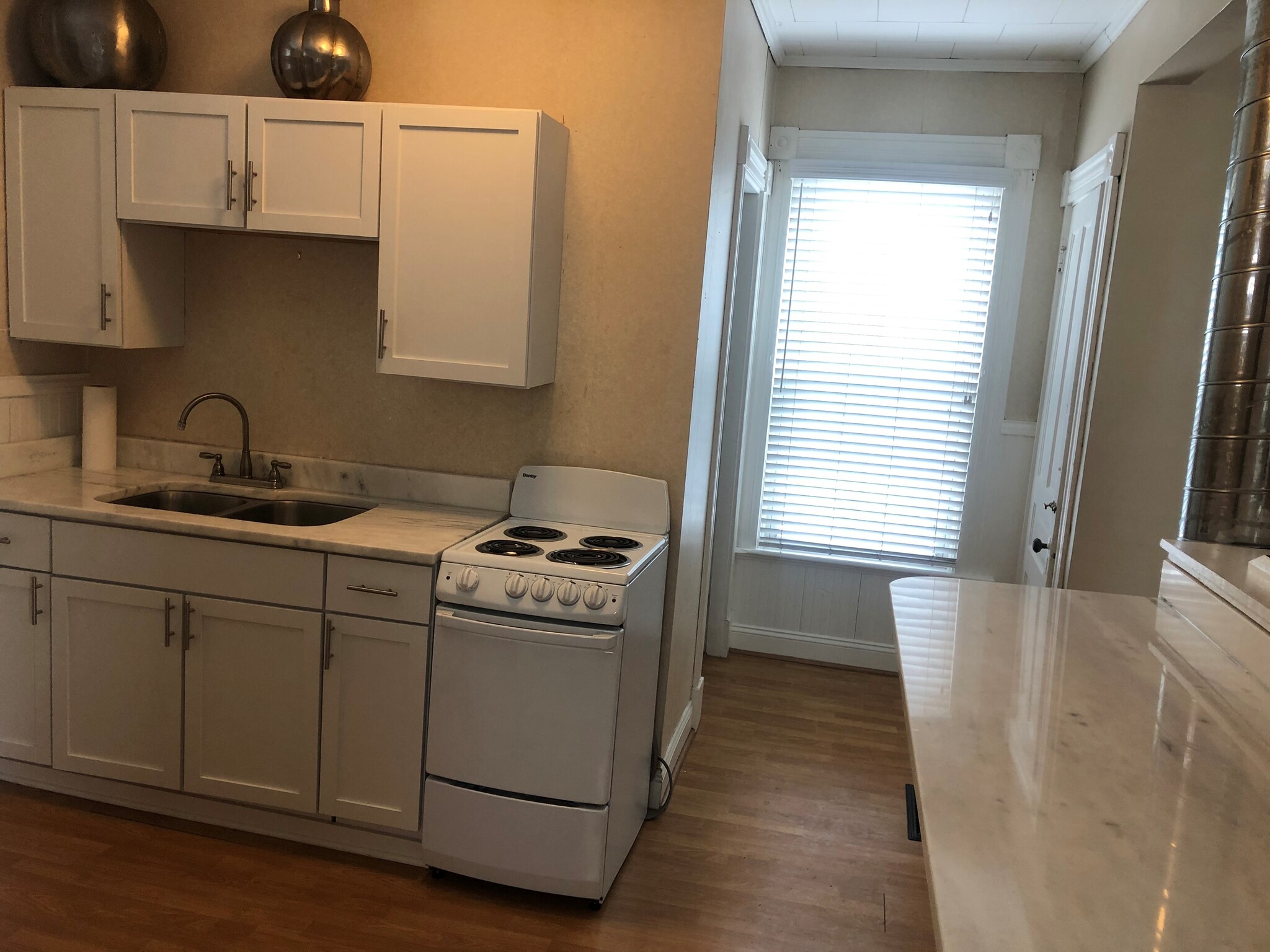 Kitchen- granite counter tops - 3641 Edwards Rd