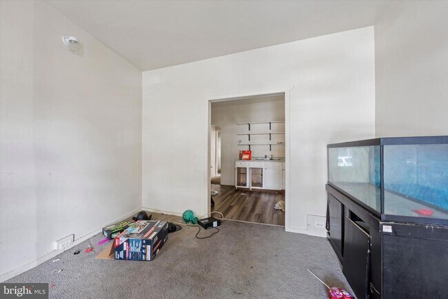 Building Photo - 13 E 21st St