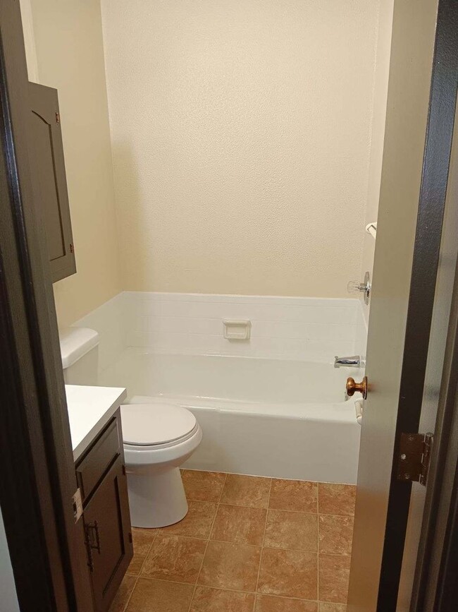 Building Photo - 2 bedroom 2 bath in quiet SW Neighborhood