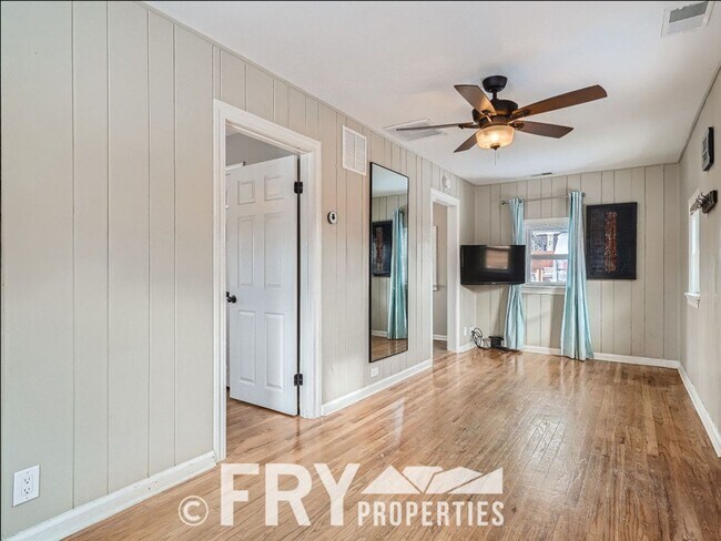 Building Photo - Updated home with carriage house situated a few minutes from downtown Belmar.