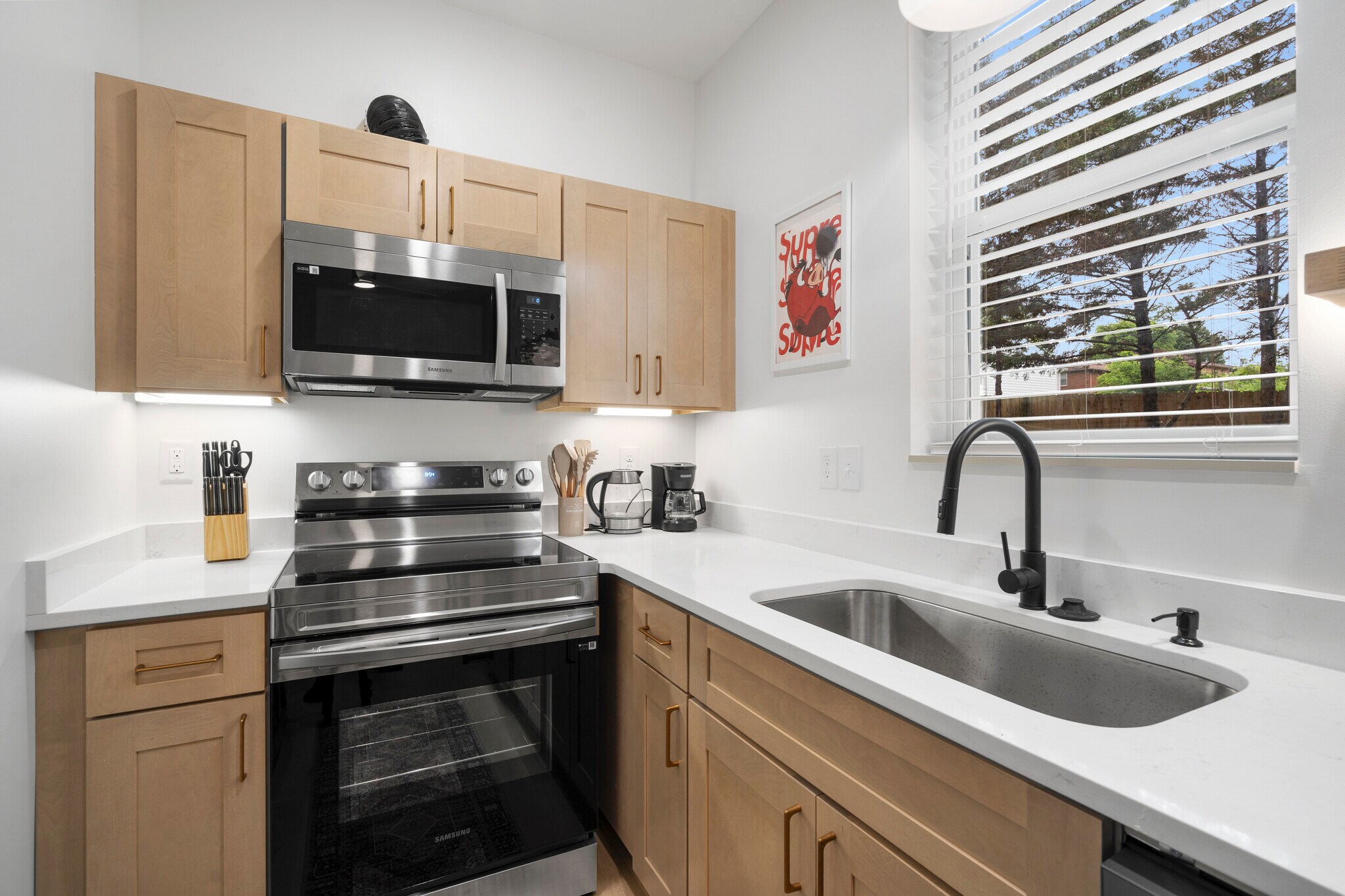 Building Photo - 530 Continental Dr