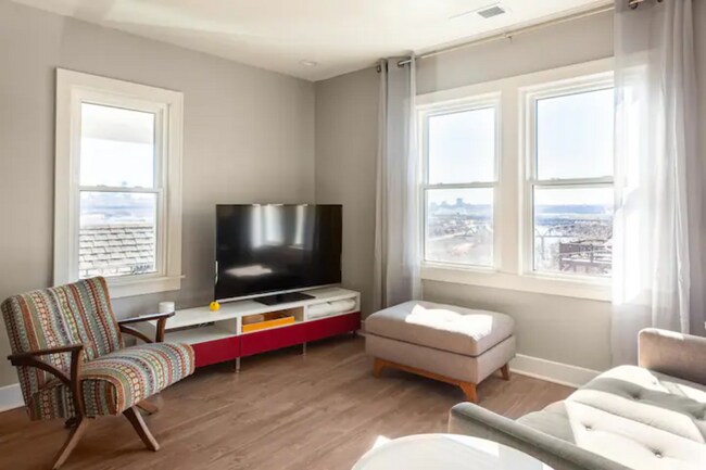 Building Photo - 410 Sandusky Ave