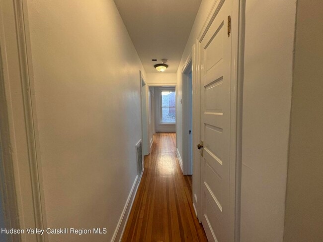 Building Photo - 302 Wall St