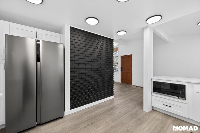 Building Photo - 6552 38th Ave NE