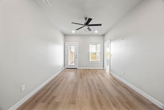 Building Photo - 1801 SW Poigai Wy