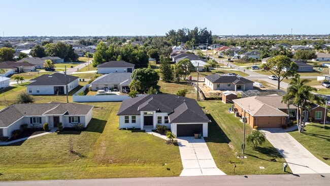 Building Photo - 236 NW 6th Ave