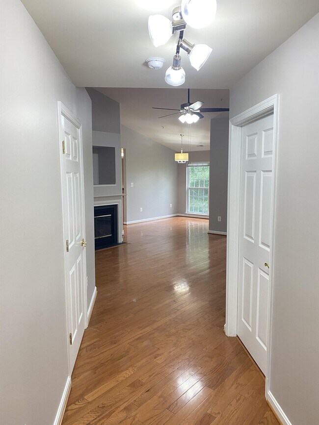 Building Photo - 597 Cawley Dr